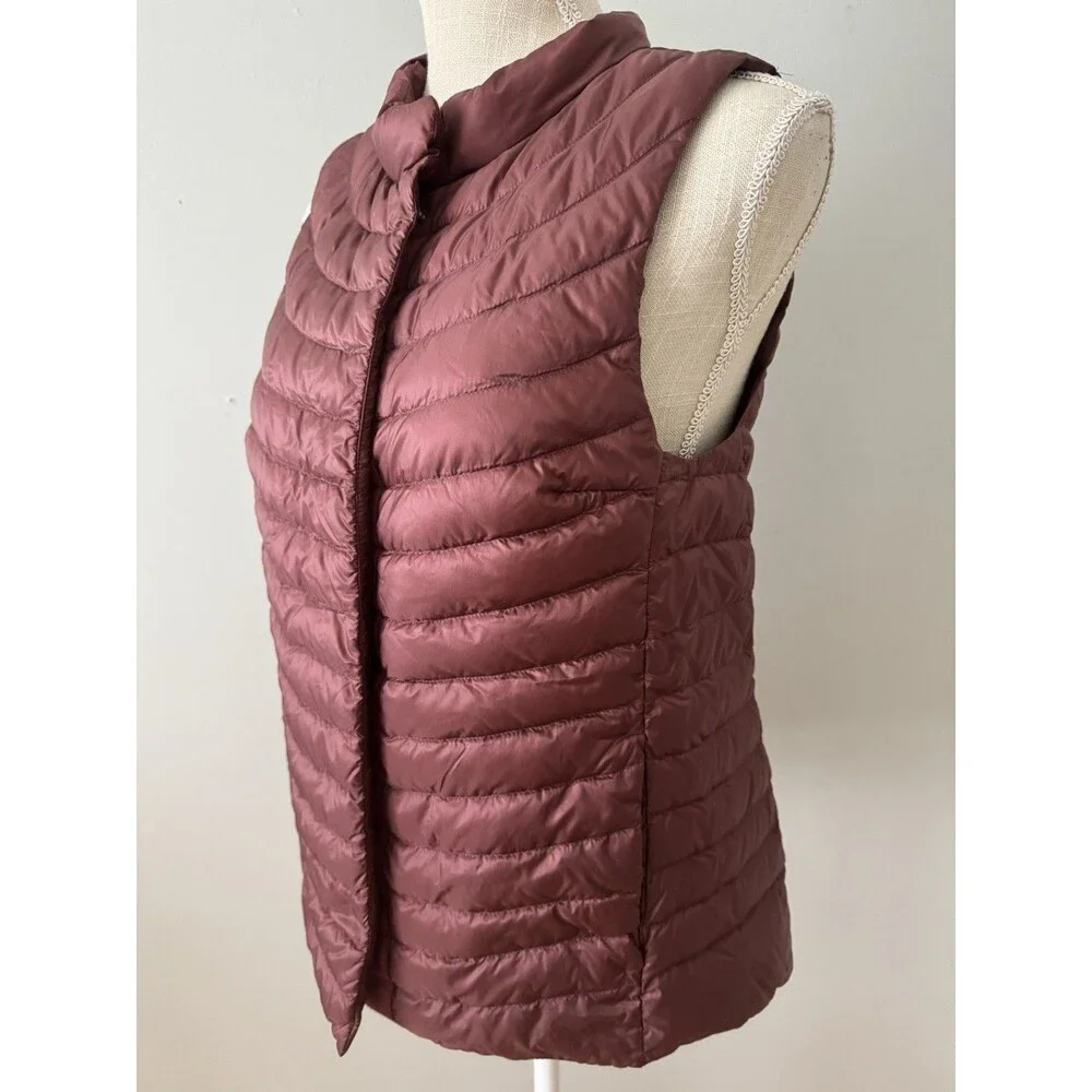 Athleta Women's Down Ouffer Vest‎ in Burgundy Size Small Outdoors Nature Layers